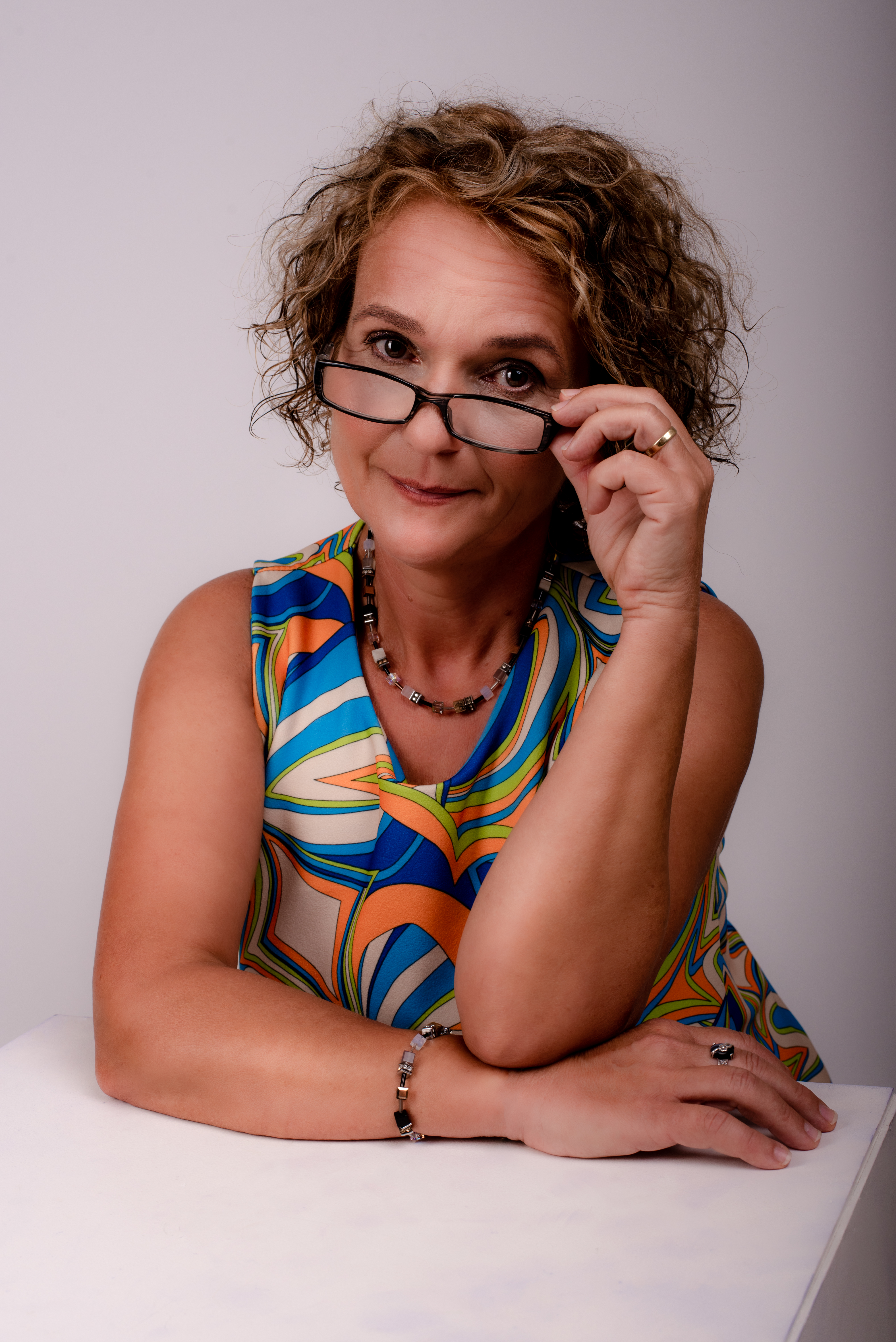 Tekerné Izafé Anikó